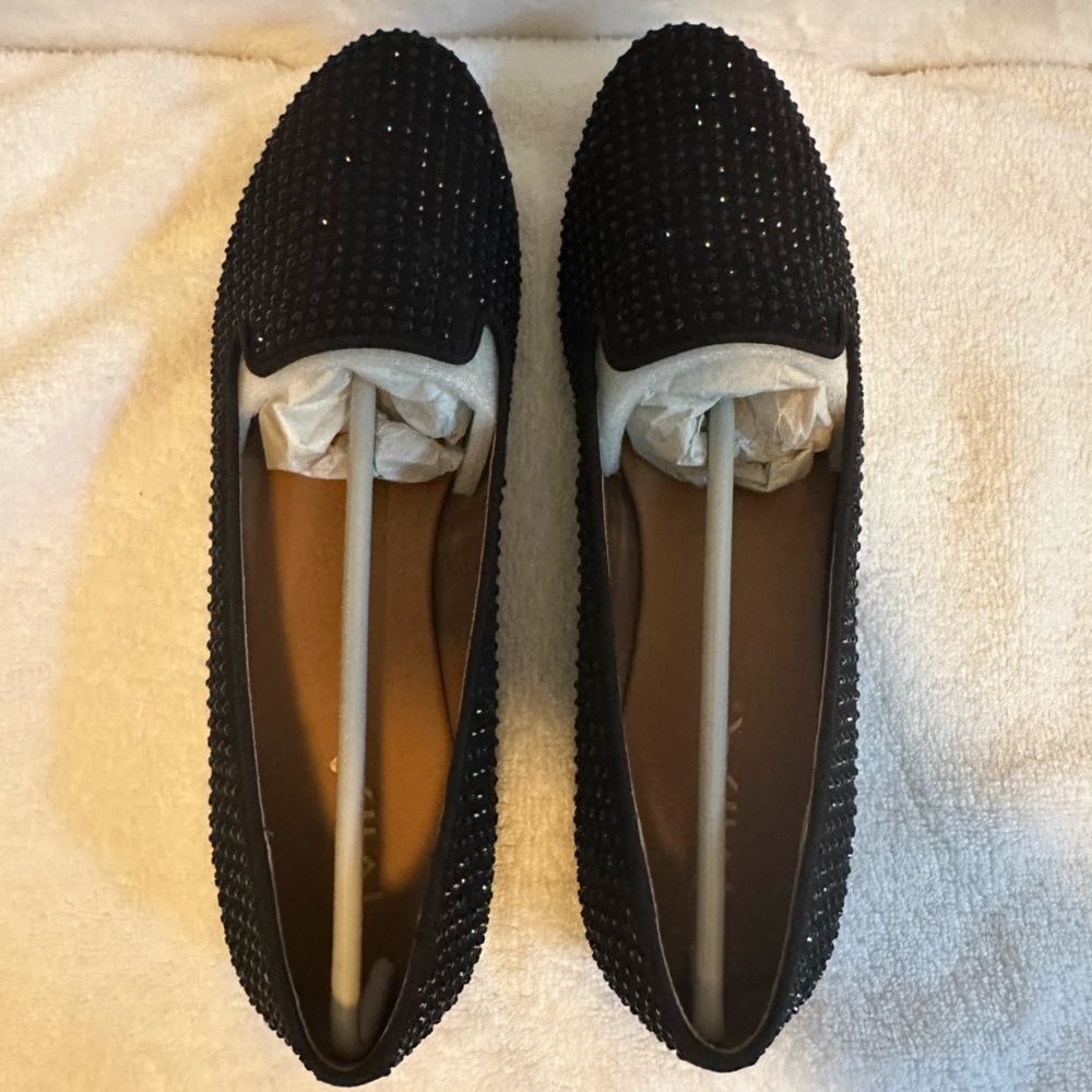 NIB- MIA- Bedazzle flats- 8.5‎